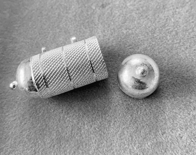 pendant to keep dua in