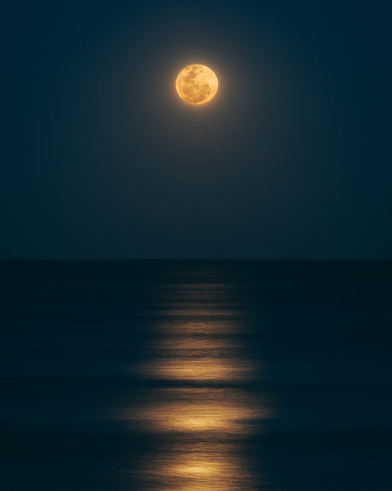 Full moon and two kinds of people