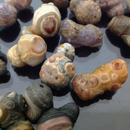 multiple forms of agate stones laying on the table